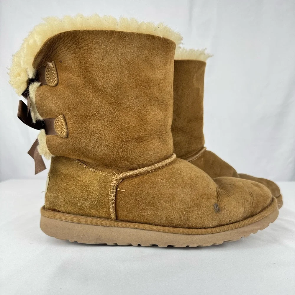 UGG Australia Bailey Bow in Chestnut
